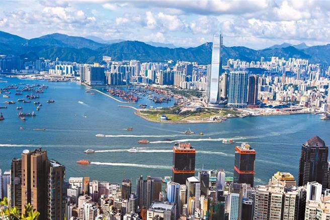 港府最新数据显示，11月房价指数报316，按月下跌1.99％，连续7个月下跌，再创逾6年半以来最低。（资料照片／新华社）