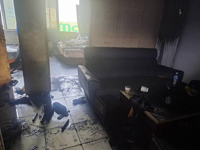 湖口28日清晨发生住宅火警，新工分队长游尚桦受困殉职。（竹县消防局提供／邱立雅竹县传真）