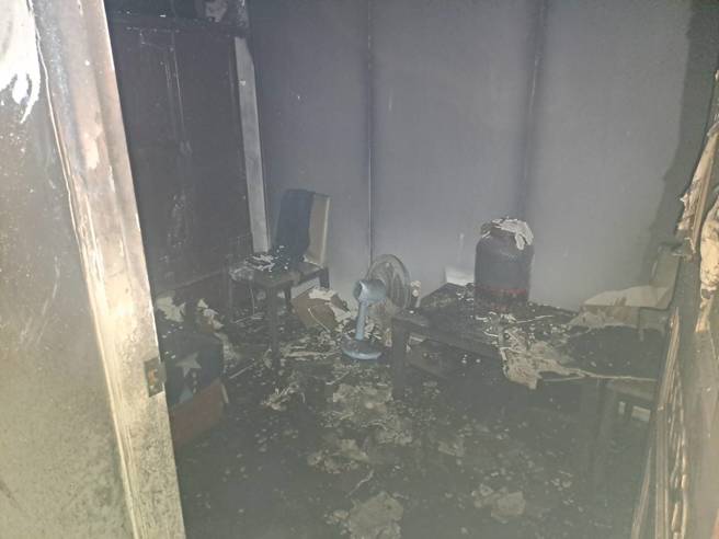 湖口28日清晨发生住宅火警，新工分队长游尚桦受困殉职。（竹县消防局提供／邱立雅竹县传真）