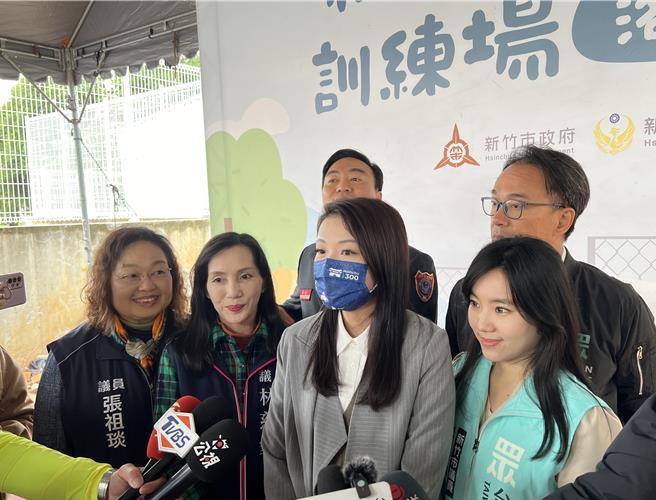 針對名嘴暗指若推R1道路柯美蘭名下農地將受惠，新竹市長高虹安28日出席市府活動，她向大家保證，根本不知道誰在這裡有地，強調不需為選舉穿鑿附會。（王惠慧攝）