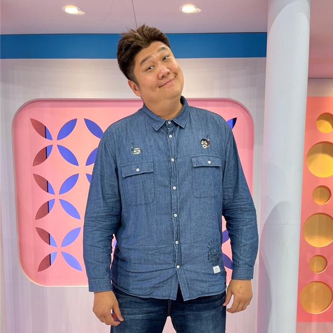 哈孝远把姜丝大肠吃到无法拍摄。（纬来提供）