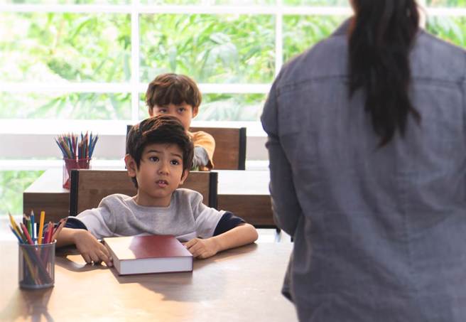 网友指出，台湾的课纲内容真的是很会毁灭小孩的美好。(示意图，达志提供)