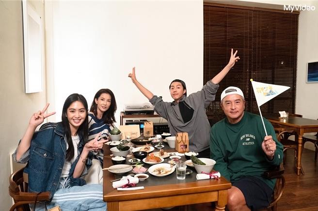 雷嘉汭（左起）、葉全真、蔡凡熙、李銘順搭檔出遊。（MyVideo提供）