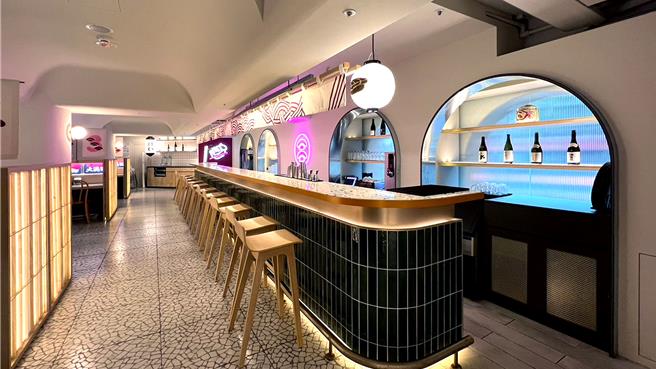 「点争鲜」林森店位于条通商圈，营业至凌晨3点，有全台分店唯一的调酒饮品吧台。(老爷酒店集团提供)