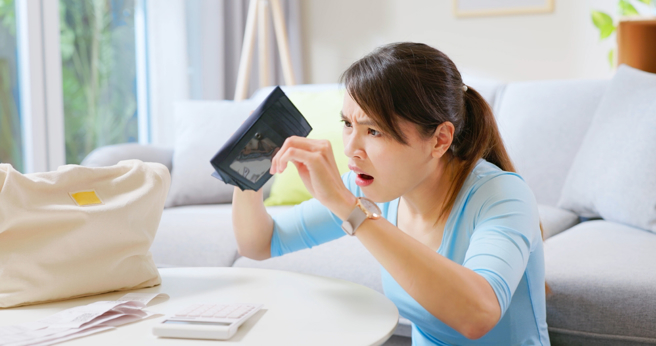 命理師指出，獅子、雙魚、天秤3星座農暦年前易破財，宜審慎行事，度過這段困難時期。（示意圖／達志影像／shutterstock）