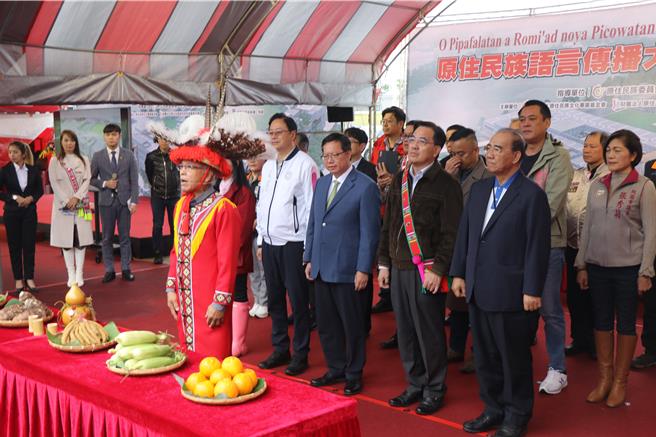 原住民族語言傳播大樓28日舉行上梁祈福儀式。（蔡明亘攝）