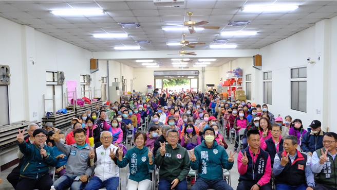 立委候選人謝子涵今在大雅舉辦「涵我做伙挺台灣」問政說明會。（謝子涵服務處提供）