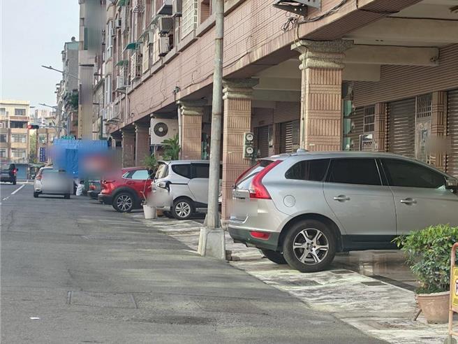 今年6月30日修正施行之道路交通管理处罚条例上路后，各县市都出现开罚数量暴增引发民怨状况，高雄市警察局加强检举审核制度，已较先前有明显下降趋势。（本报资料照片）