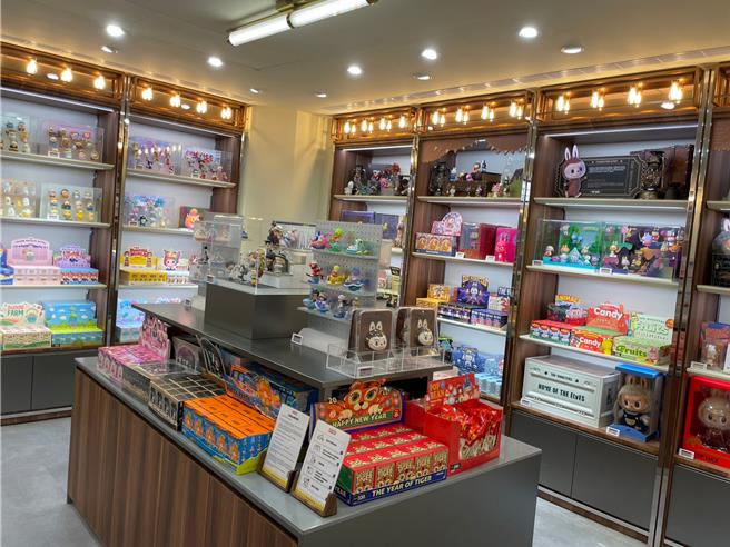 POP MART每個樓層都有其特色，多款公仔與娃娃都十分可愛。（朱世凱攝）