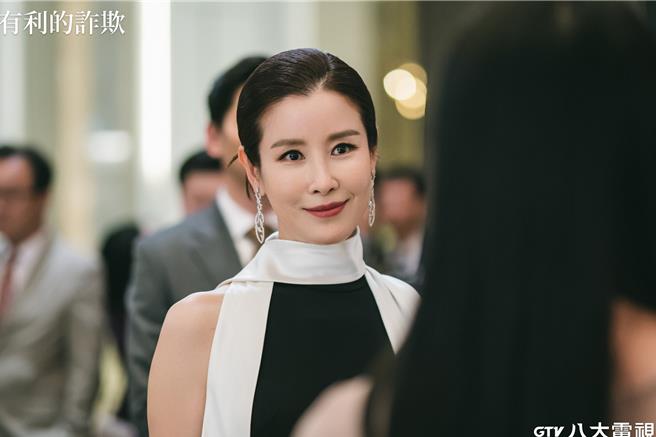 李泰兰在剧中的冻龄外貌令剧迷惊艷。（八大提供）