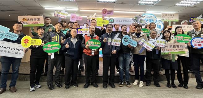 台南市宣布明年电动机车优惠补助对象扩大，全国首创补助外送员及新增青年专案、并鼓励大学生选购电动机车。(台南市政府提供／曹婷婷台南传真)