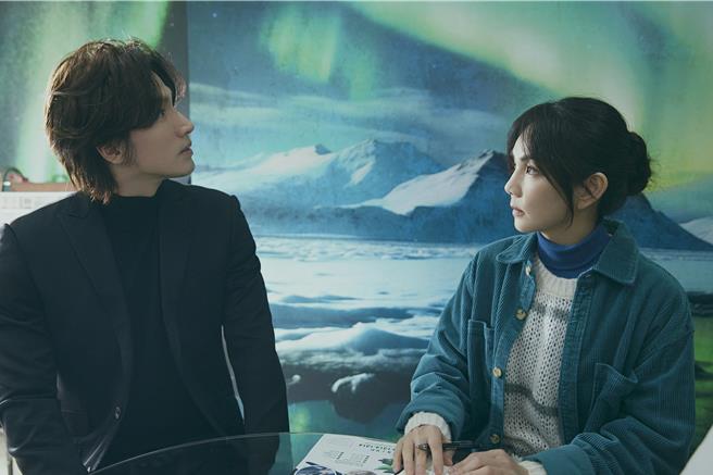 Ella（右）和言承旭暌違13年再度同框合作演出。（勁樺娛樂提供）