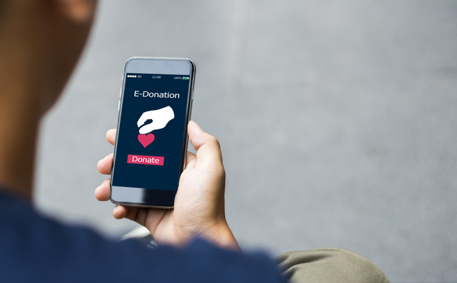 网路跟通讯软体群组，居然出现利用募款国三生丧葬费来诈骗民眾钱财。（示意图／shutterstock）