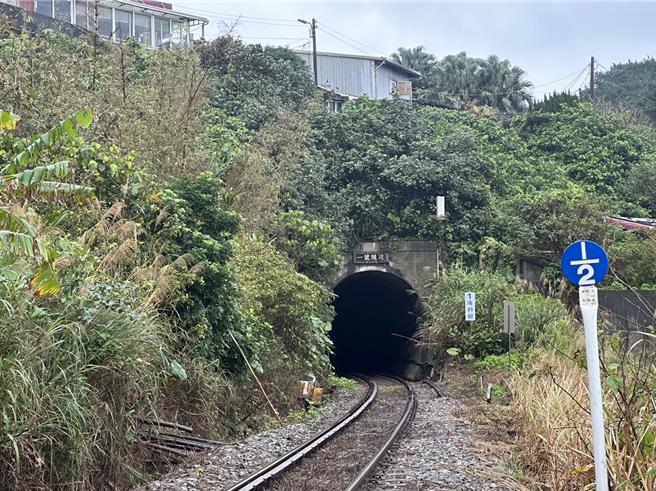 交通部鐵道局東部工程分局28日召開說明會，表示將於明年3月開始進行深澳支線的邊坡改善工程。（蔡適應服務處提供／張志康基隆傳真）