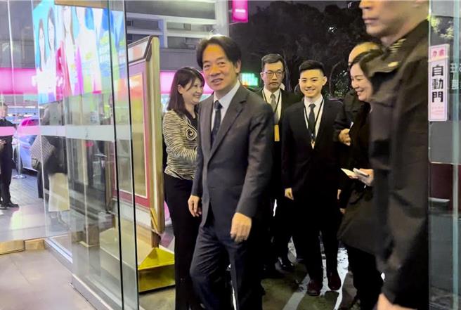 赖清德：我是三组唯一没有投资事业、没有炒房、炒地皮的人。曾薏苹摄