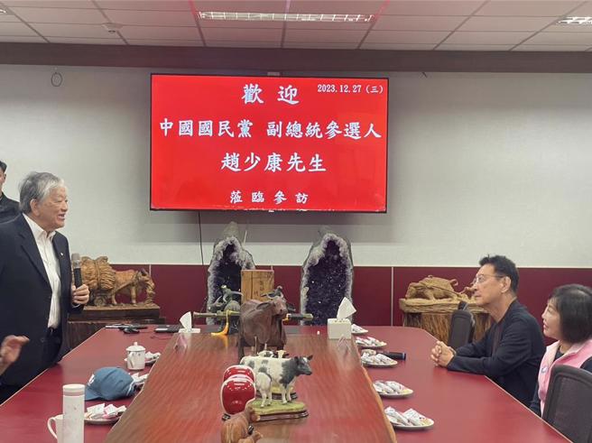 国民党副总统候选人赵少康，27日下午参访义美食品龙潭营业所，由义美总经理高志明亲自接待。(资料照，吕筱蝉摄)