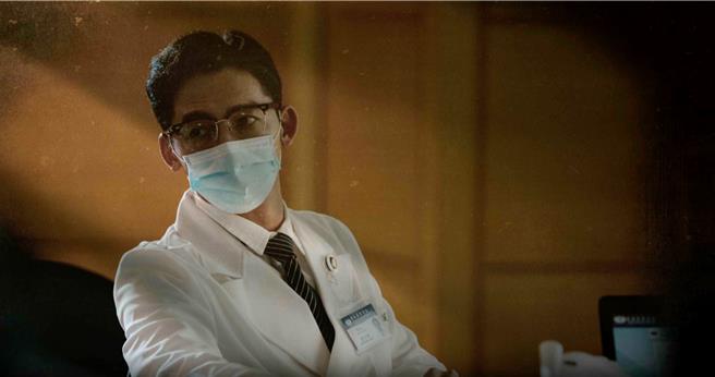 温昇豪在《打怪任務》詮釋溫柔且剛毅的北慈趙有誠院長。（大愛電視台提供）