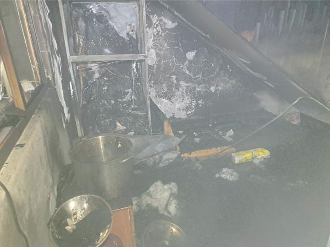 起火户内部都已全部烧毁。（新竹县消防局提供）