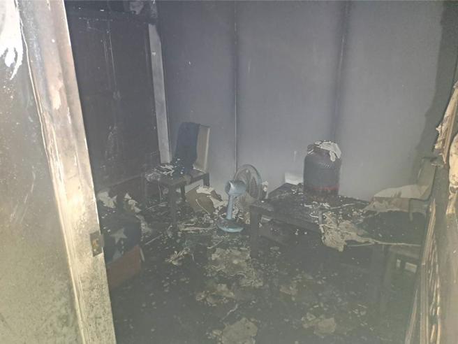 起火户内部都已全部烧毁。（新竹县消防局提供）