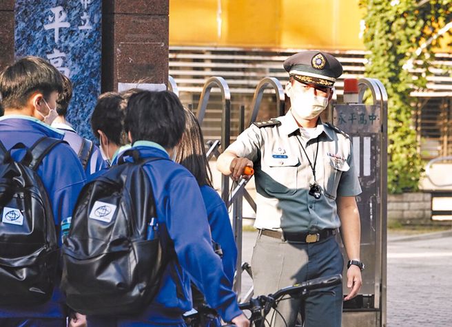 有網友回憶以前教官跟訓導主任對8+9學生管教嚴格，為什麼不怕遭到攻擊。（示意圖／本報系資料照）
