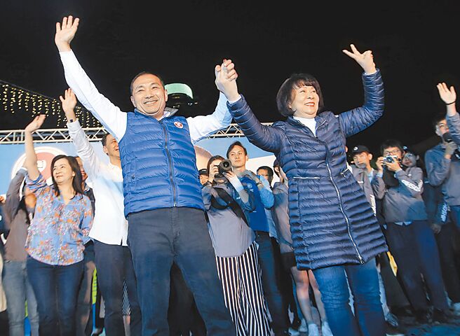 國民黨總統候選人侯友宜（左）與夫人任美鈴（右）。（本報資料照片）