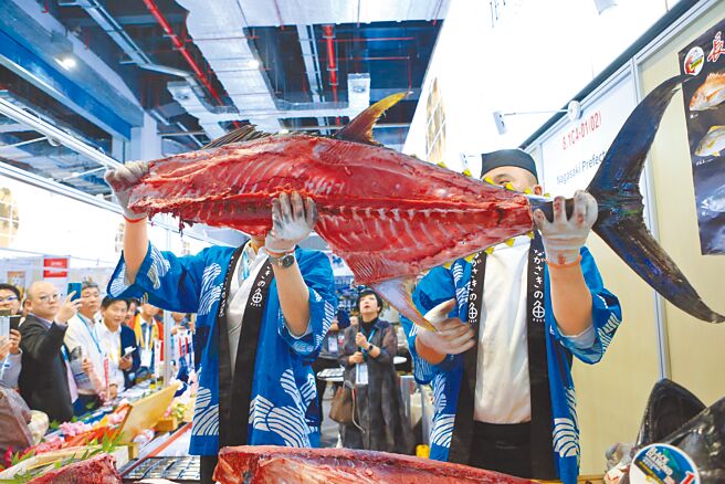 日本《每日新聞》報導，日中兩國政府預計2024年初，啟動核汙水排海問題的專家協議，屆時中國是否解除日本水產品禁令將成焦點。（新華社）