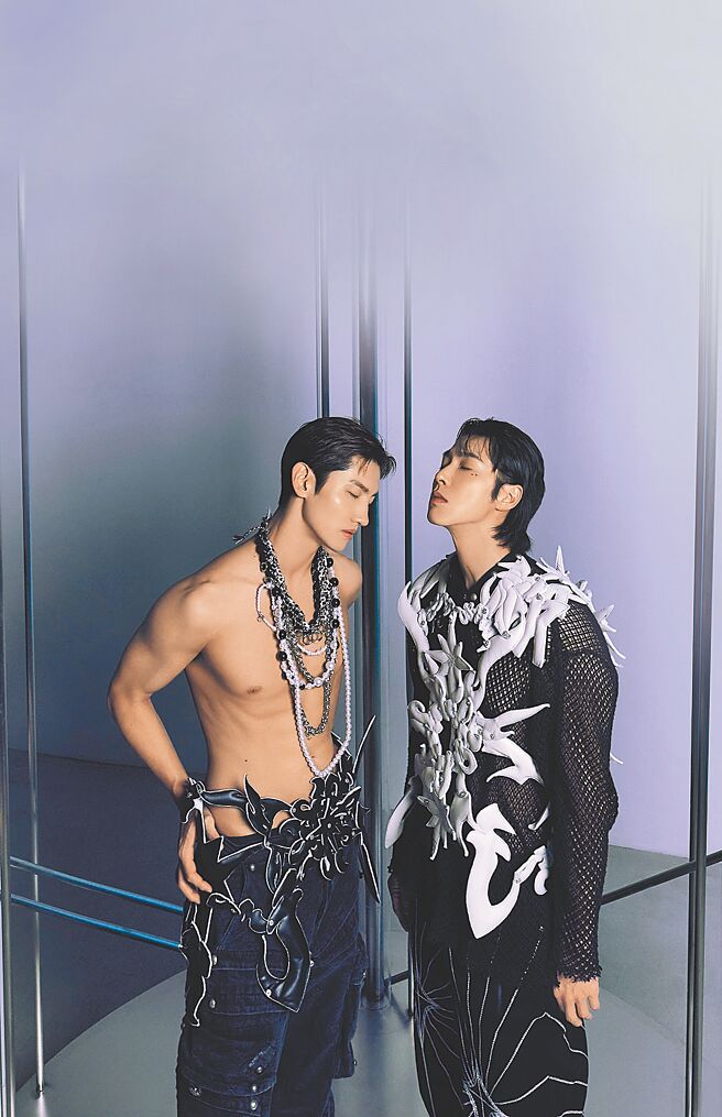 东方神起为迎接出道20周年，推出暌违5年的团体专辑《20＆2》。（SM Entertainment提供）