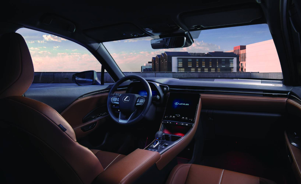 Lexus LBX採TAZUNA全環繞駕駛座艙設計，搭載9.8吋觸控式螢幕，打造超越級距的座艙氛圍