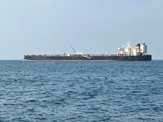 航運公司陸續返紅海 國際油價下跌