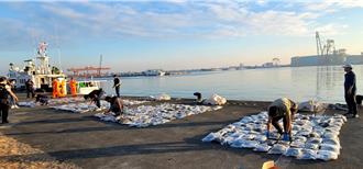 破获史上最大宗！海上追击油轮走私35亿元大麻 10人羁押禁见