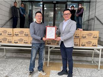 各路粉絲拚選戰不稀奇 大批「鐵粉」湧入警局超暖心