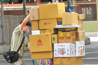 網購包裝袋丟垃圾或回收？環保局曝正解 丟錯罰6000元