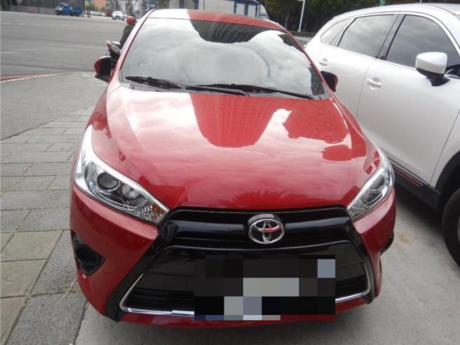 林姓妇人去年在台中市驾车途中，见行人通过马路急煞，造成陈姓女子受惊吓倒地骨折，且未处置驾车离去，被依过失伤害、肇事逃逸判刑。（民眾提供／王煌忠台中传真）