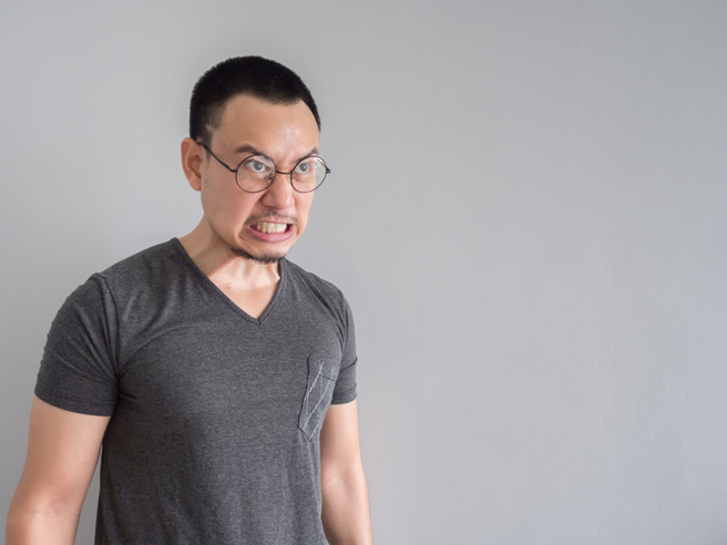 簡男偷腥被抓包承諾不再聯繫，卻還是持續與許女私下往來，楊男憤而提告求償。（示意圖／Shutterstock）