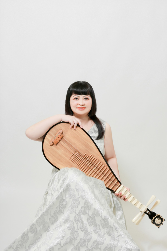 這次擔任《半緣君》琵琶領奏的陳麗晶現為北市國琵琶聲部團員，琴藝出色，演出經驗豐富。(圖/臺北市立國樂團提供)