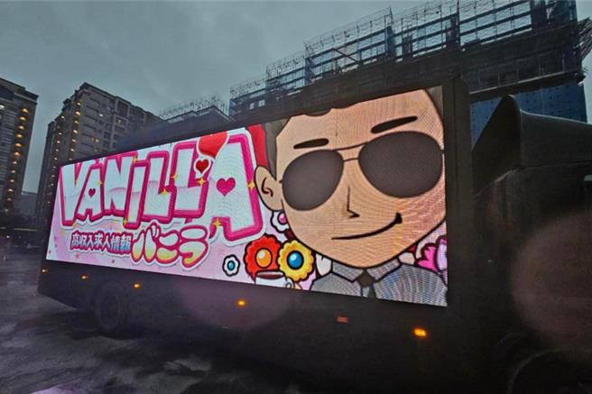 网红「小商人」在脸书号召民眾，把涉案男女照片及资料私讯给他，他已租好广告车，将把照片及资讯放在广告车上。（翻摄自FB／Gtokevin小商人靠北干古股份有限公司）