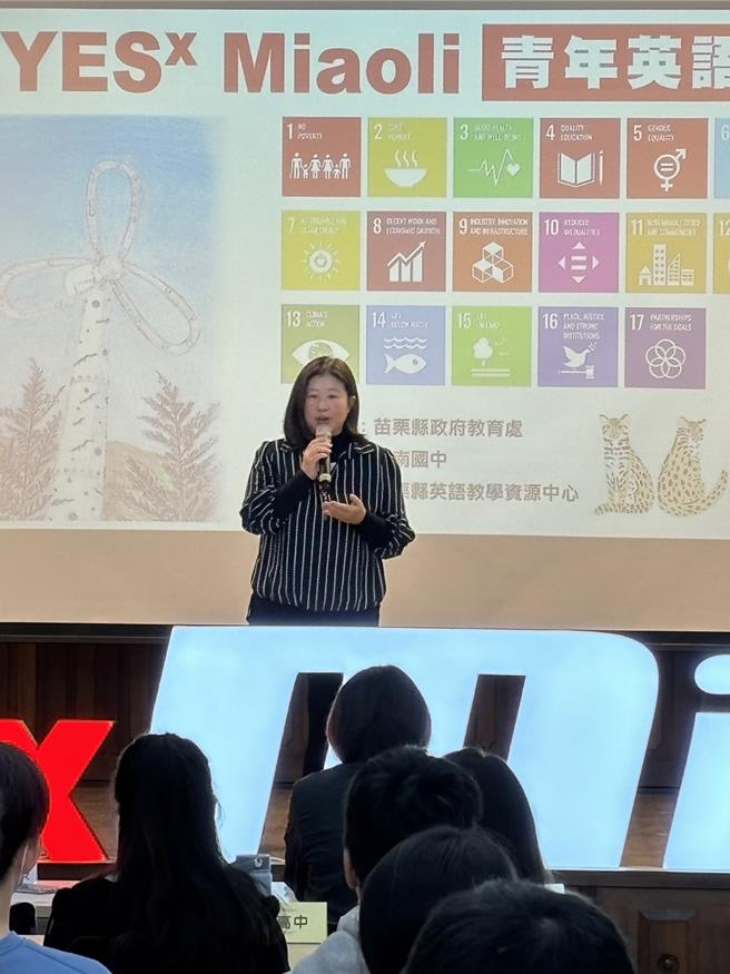 苗栗县政府29日在苗栗县竹南国中举行「YESx  Miaoli青年英语演说比赛」主办的竹南国中校长郭芳江致词。（竹南国中提供／谢明俊苗栗传真）