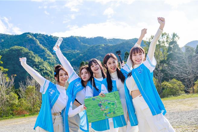 《炸裂吧！女孩》蓝队张雅涵（左起）、姜巧文、谢予容、、邱子芯、林襄。（好看娱乐提供）