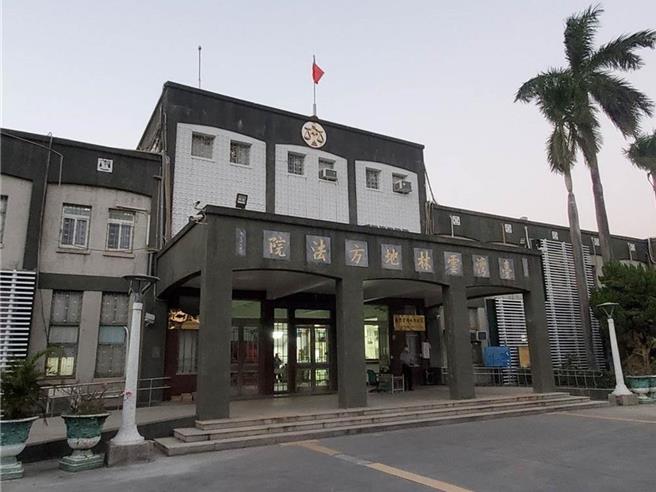 麦寮乡农会总干事指示职员为郭台铭连署参选总统就送卫生纸违反总统副总统选举罢免法被羁押近2个月，移审后仍遭云林地院续押。（本报资料照片）