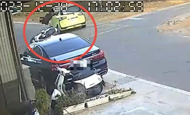 金大洪姓男學生28日傍晚騎車於十字路口與汽車發生猛烈碰撞，洪男當場被拋飛身體撞到汽車後重摔落地，還差點遭撞擊的汽車後輪輾過頭部，驚險生死一瞬間。（圖／警方提供）