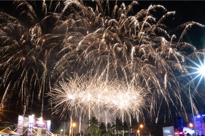 屏东盐埔乡公所为喜迎2024年，将于31日举办跨年晚会，并在倒数时施放180秒烟火，象徵迎接美丽新时代。（盐埔乡公所提供／谢佳潾屏东传真）