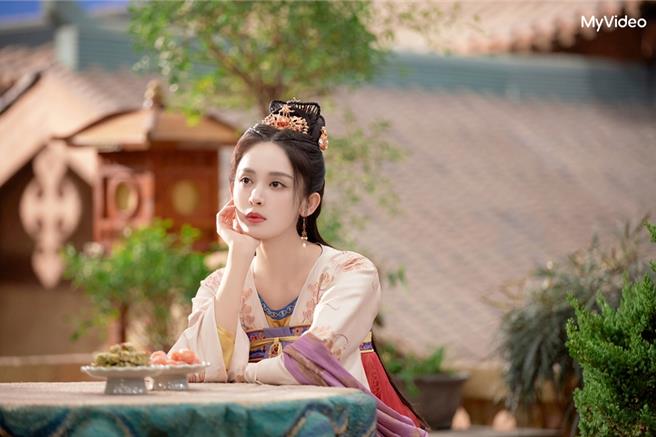 《风起西州》古力娜扎饰演制衣才女库狄琉璃。（MyVideo提供）