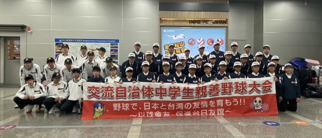 日本杉並區及南相馬市所派之3隊選手合影。(照片/台北市政府教育局提供)