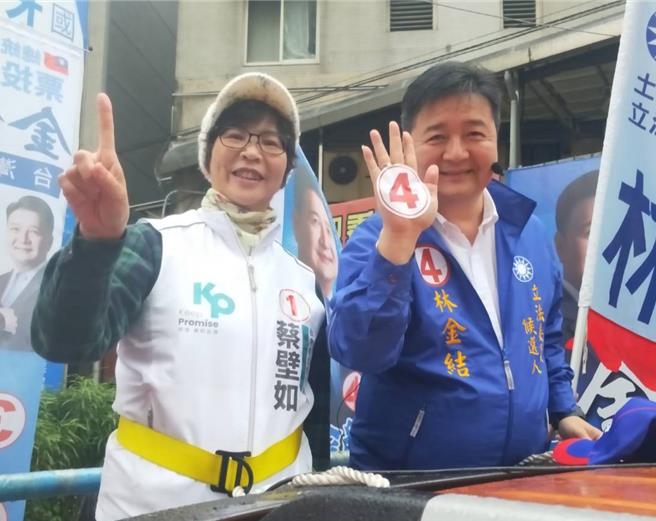 2023年12月29日新北市／台中一選區立委候選人蔡壁如（左）特地到土城輔選新北市十選區立委候選人林金結（右）。（林金結辦公室提供／劉瑋晴新北傳真）