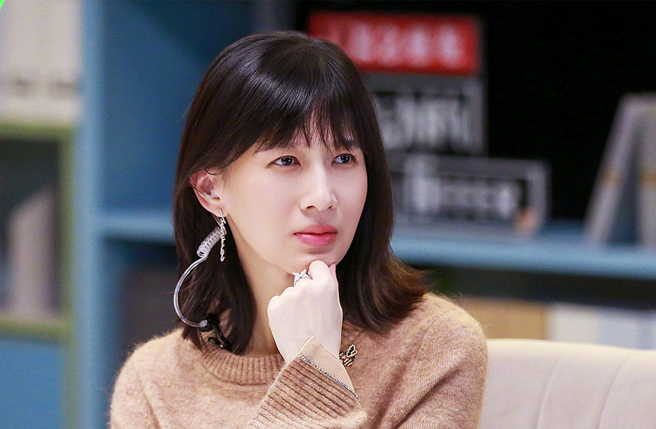 大陸網紅papi醬拍攝短影片走紅，近年進軍綜藝界，沒想到還搭上王家衛出演電視劇。（圖／翻攝papi醬微博）