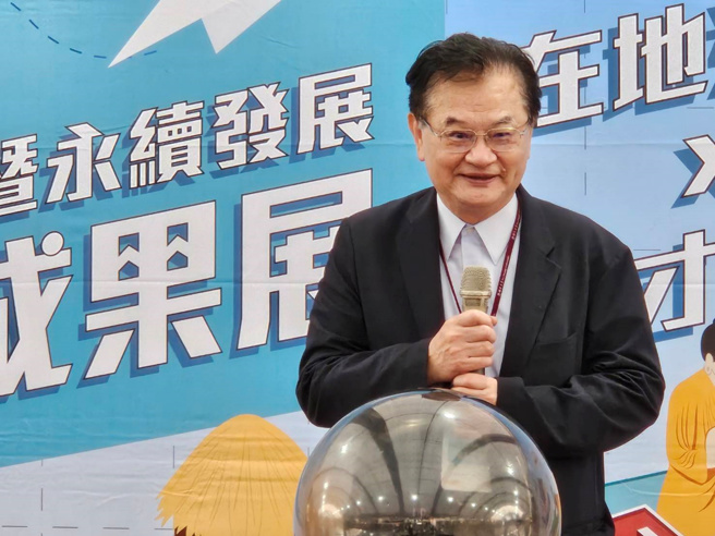 教育部「大学社会责任实践计画」总主持人苏玉龙教授进行专题演讲。(照片/佛光大学提供)