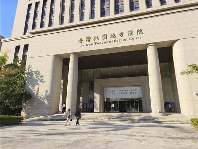 台北市某銀行朱姓行員被詐騙集團吸收，協助詐團申辦人頭帳戶，還有交戰守則以利開戶。桃園地方法院依參與犯罪組織等罪判處朱女6年6月，併科罰金40萬。法院也認為該銀行也應受罰，告發其違反組織犯罪條例、洗錢防制法。（賴佑維攝）