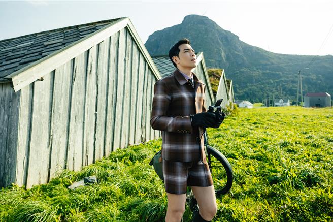 萧敬腾在挪威拍摄新歌MV。（华纳音乐提供）