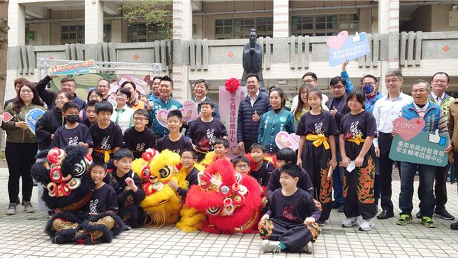 台南市教育局学生辅导谘商中心大新化区办公室29日成立，也宣告全市6大分区办公室到位。(曹婷婷摄)