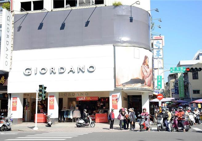 屏县府29日公告2024年土地现值及公告地价，屏东市民生路与民权路之路角地，公告土地现值1坪约66万8000元，为至今蝉联31年的「地王」。（本报资料照）